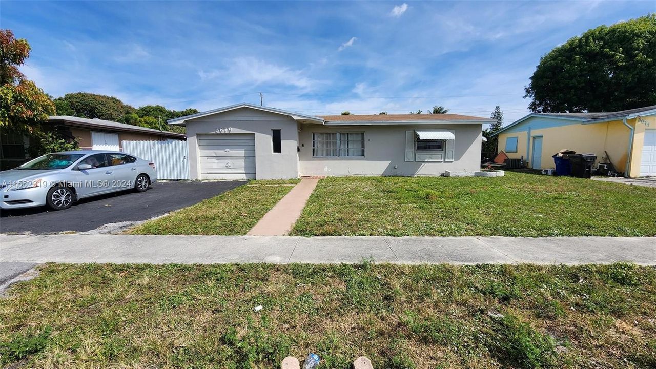 For Sale: $440,000 (3 beds, 2 baths, 1107 Square Feet)