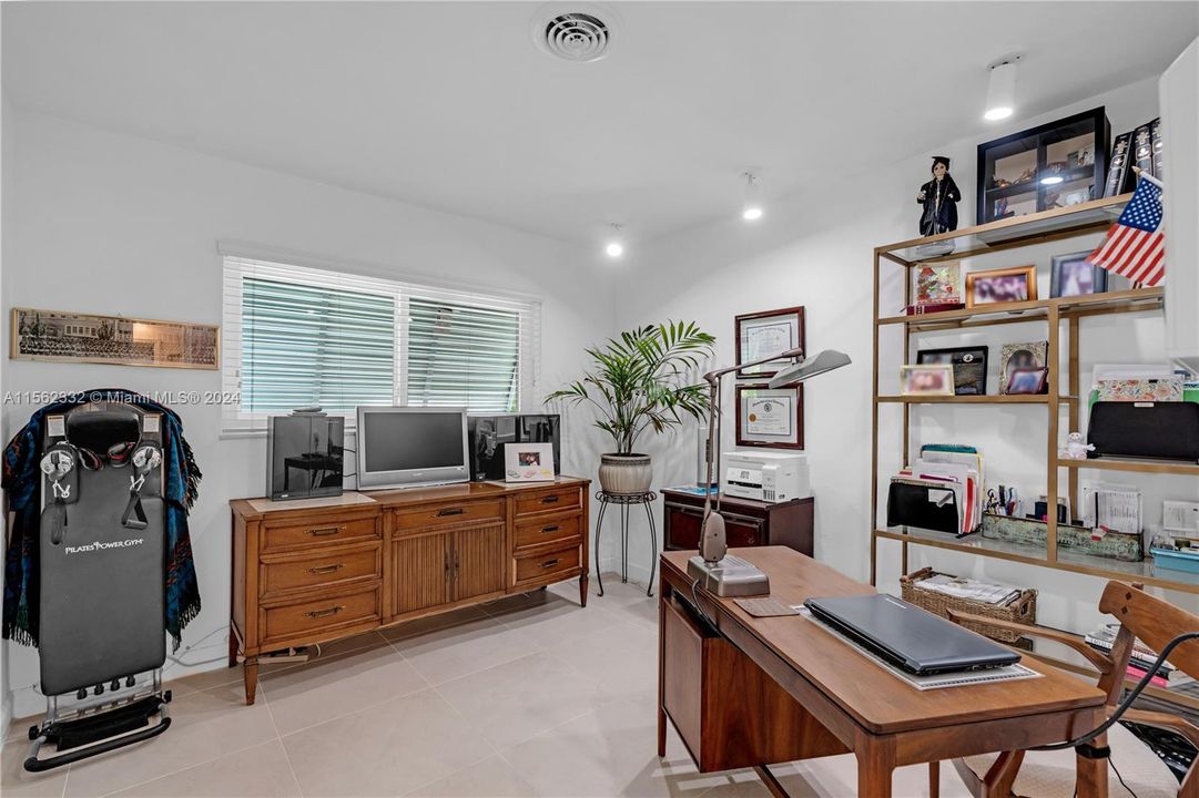 Active With Contract: $749,900 (3 beds, 2 baths, 1526 Square Feet)