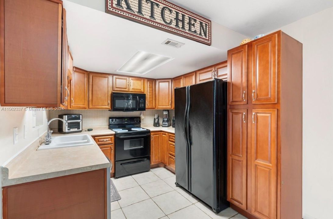 For Sale: $275,000 (2 beds, 2 baths, 1288 Square Feet)