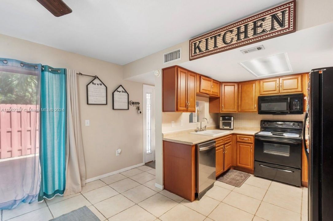 For Sale: $250,000 (2 beds, 2 baths, 1288 Square Feet)