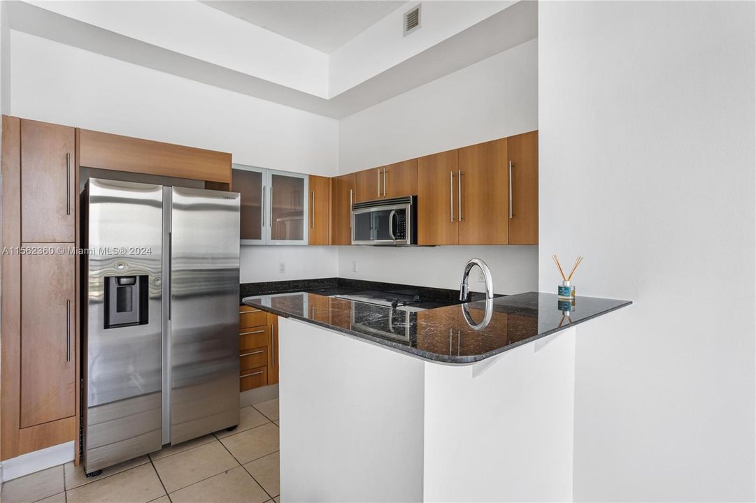 For Sale: $725,000 (2 beds, 2 baths, 1105 Square Feet)