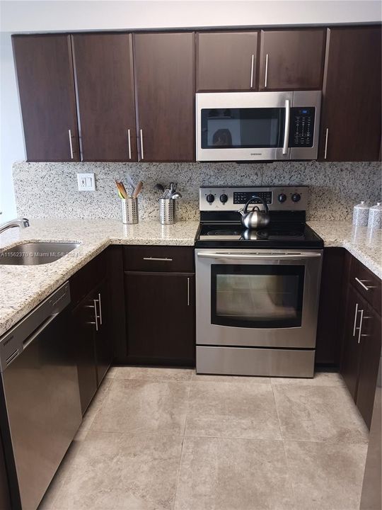 Recently Sold: $399,000 (1 beds, 1 baths, 1083 Square Feet)