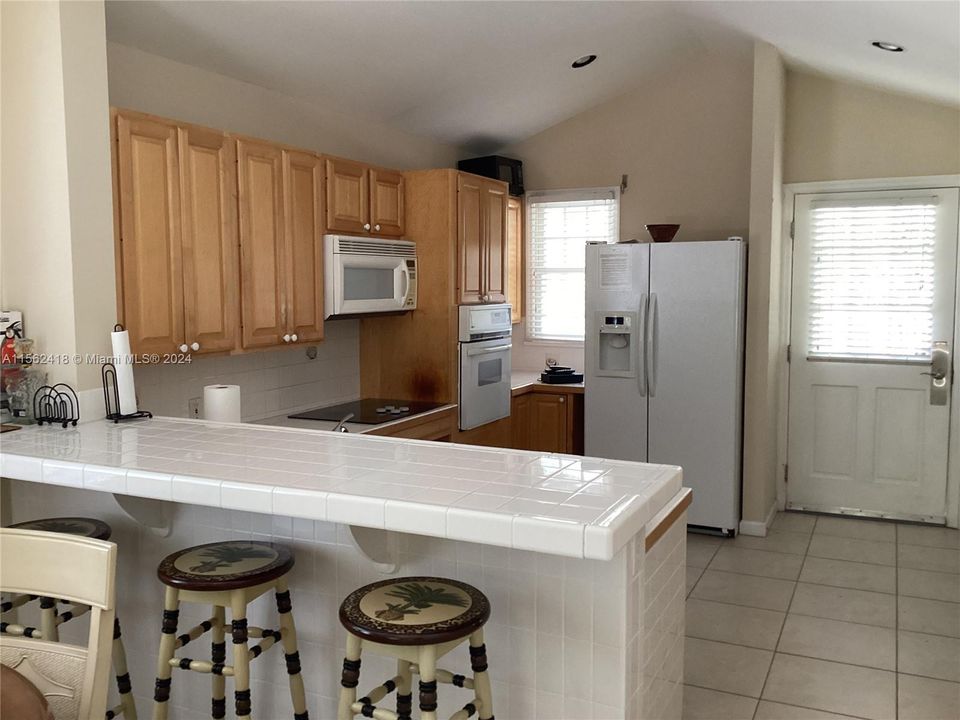 For Sale: $639,900 (2 beds, 2 baths, 942 Square Feet)