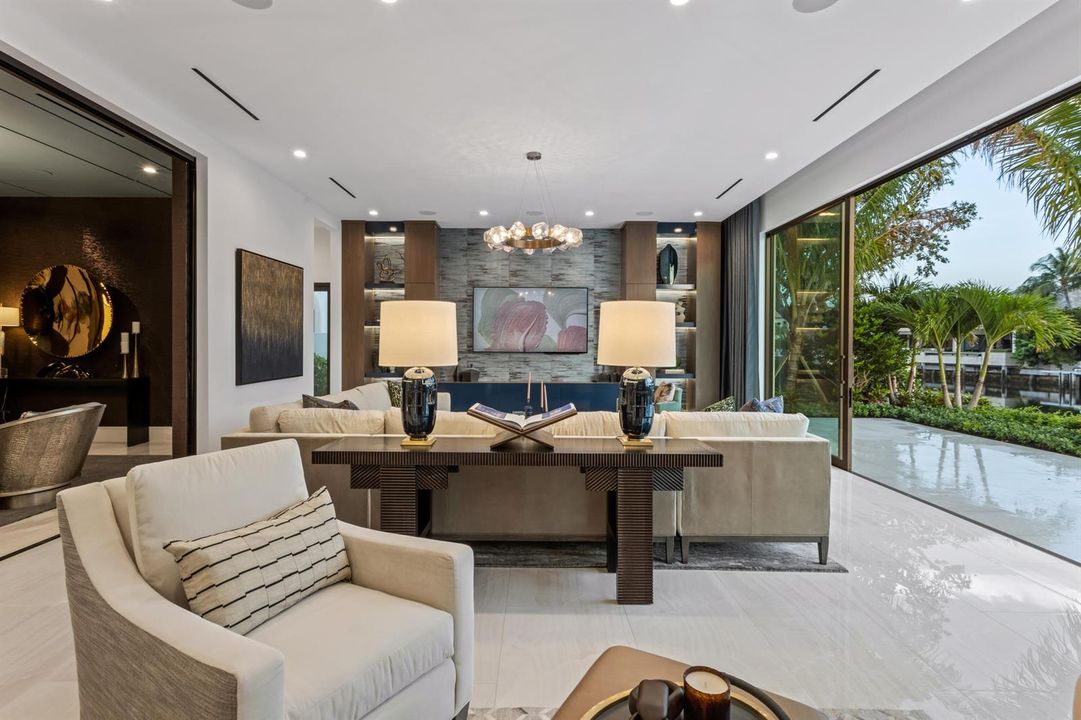 mls_CLUBROOM_STRAIGHT
