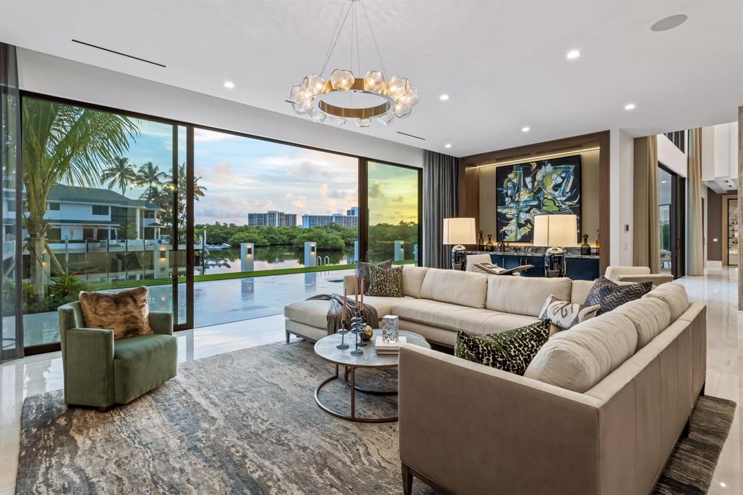 mls_CLUBROOM_ANGLE