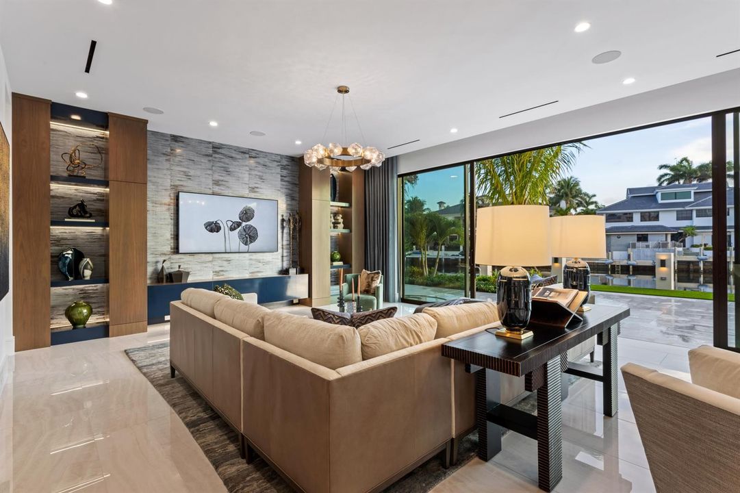 mls_CLUBROOM_RIGHT