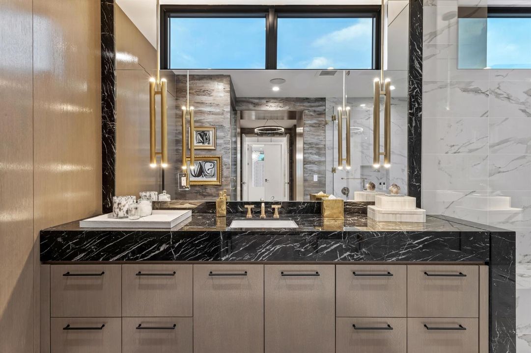 mls_PRIMARY_BATHROOM_VANITY