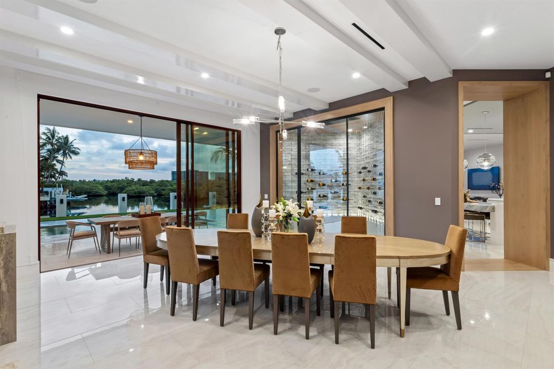 mls_DINING_ANGLE