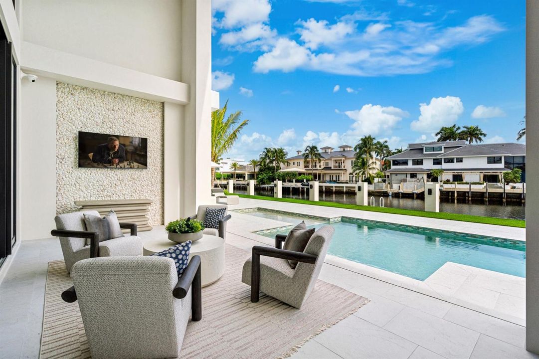 mls_LOGGIA_SEATING_RIGHT