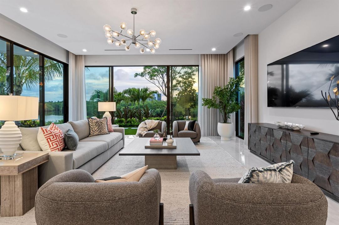 mls_FAMILY_ROOM_STRAIGHT