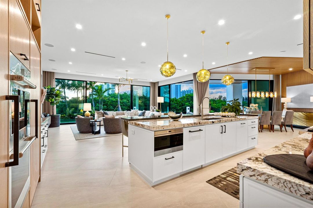 mls_KITCHEN_TO_FAMILY_ROOM