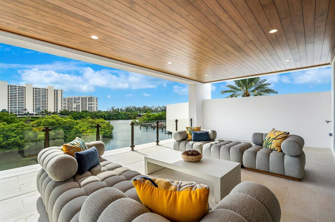 mls_BALCONY_2_LEFT