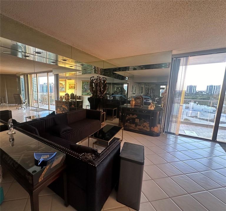 Active With Contract: $3,900 (2 beds, 2 baths, 1522 Square Feet)
