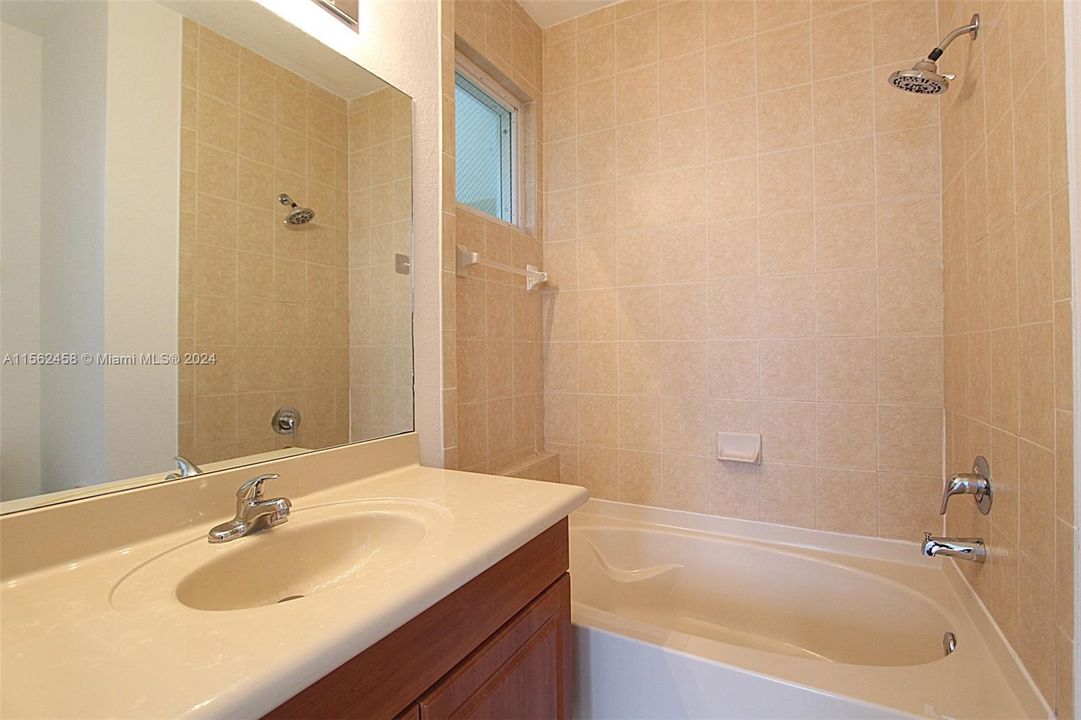 最近租的: $2,650 (3 贝兹, 2 浴室, 1385 平方英尺)