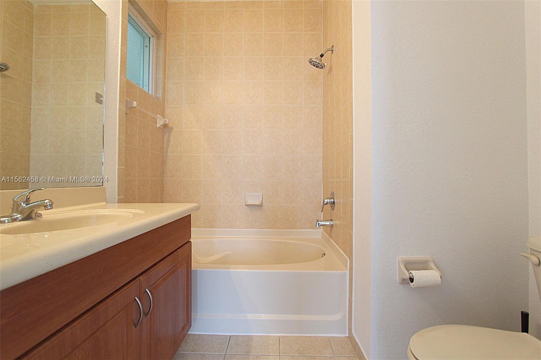 最近租的: $2,650 (3 贝兹, 2 浴室, 1385 平方英尺)