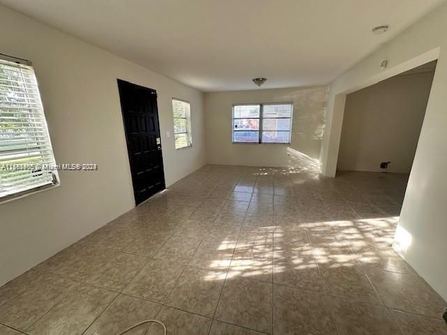 Active With Contract: $2,400 (2 beds, 2 baths, 918 Square Feet)