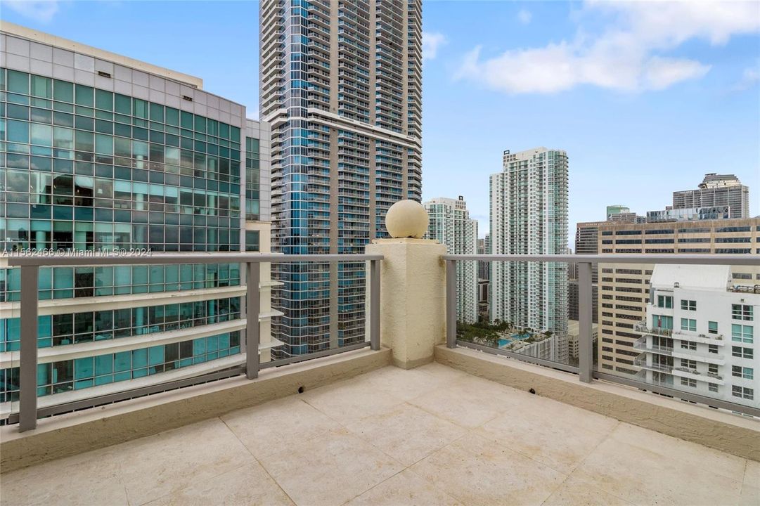 For Sale: $1,000,000 (2 beds, 2 baths, 1380 Square Feet)