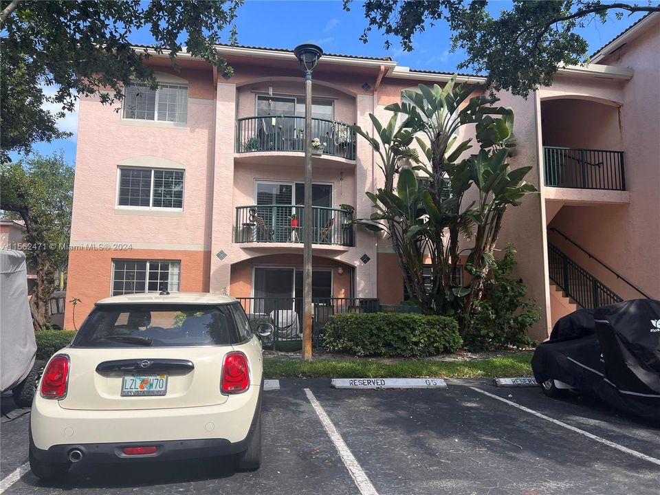Recently Rented: $2,750 (2 beds, 2 baths, 1054 Square Feet)