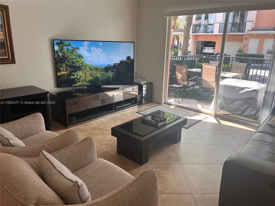 Recently Rented: $2,750 (2 beds, 2 baths, 1054 Square Feet)