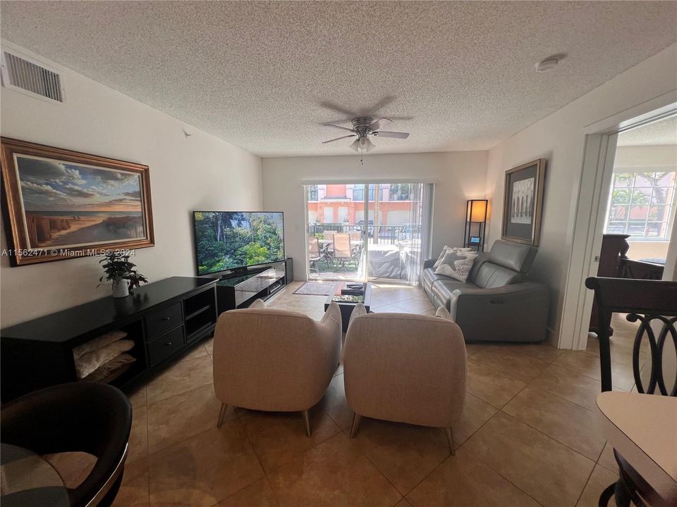 Recently Rented: $2,750 (2 beds, 2 baths, 1054 Square Feet)