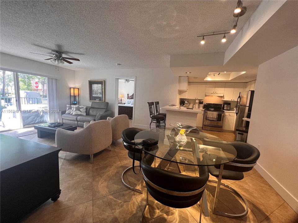 Recently Rented: $2,750 (2 beds, 2 baths, 1054 Square Feet)