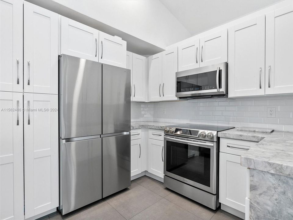 Active With Contract: $725,000 (3 beds, 2 baths, 1552 Square Feet)