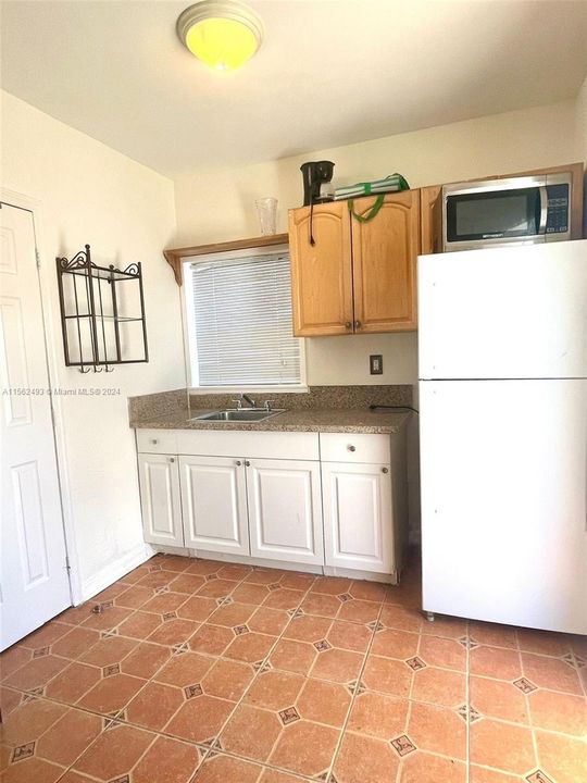 Recently Rented: $1,195 (0 beds, 1 baths, 450 Square Feet)