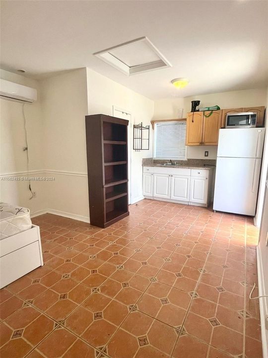 Recently Rented: $1,195 (0 beds, 1 baths, 450 Square Feet)