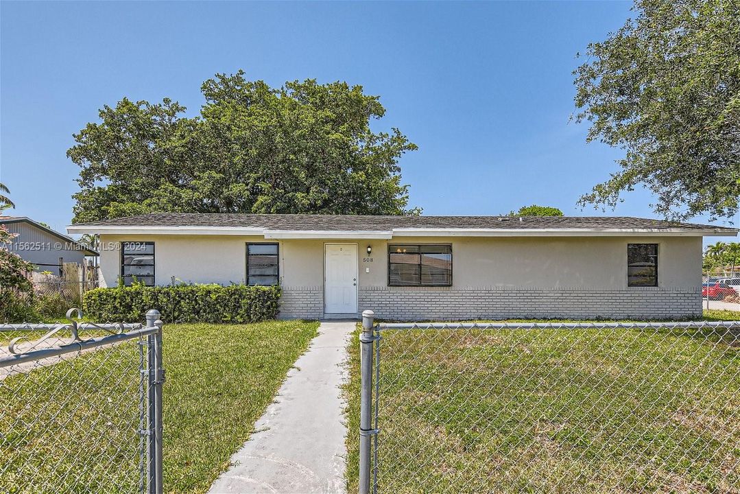 Active With Contract: $460,000 (4 beds, 2 baths, 1505 Square Feet)