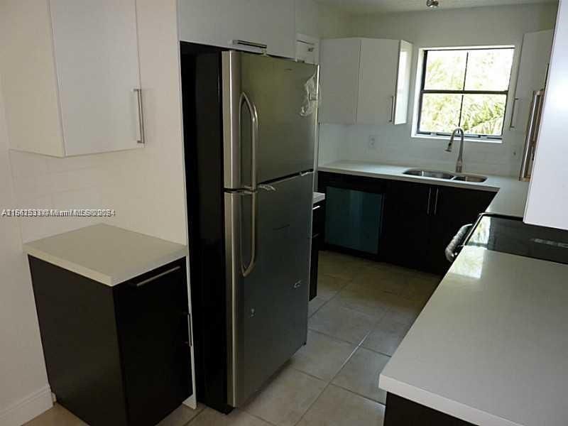 Active With Contract: $2,000 (1 beds, 1 baths, 747 Square Feet)