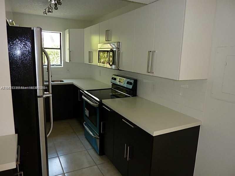 Active With Contract: $2,000 (1 beds, 1 baths, 747 Square Feet)