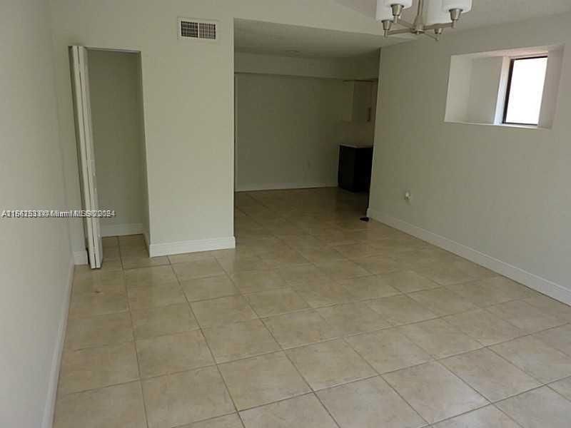 Active With Contract: $2,000 (1 beds, 1 baths, 747 Square Feet)