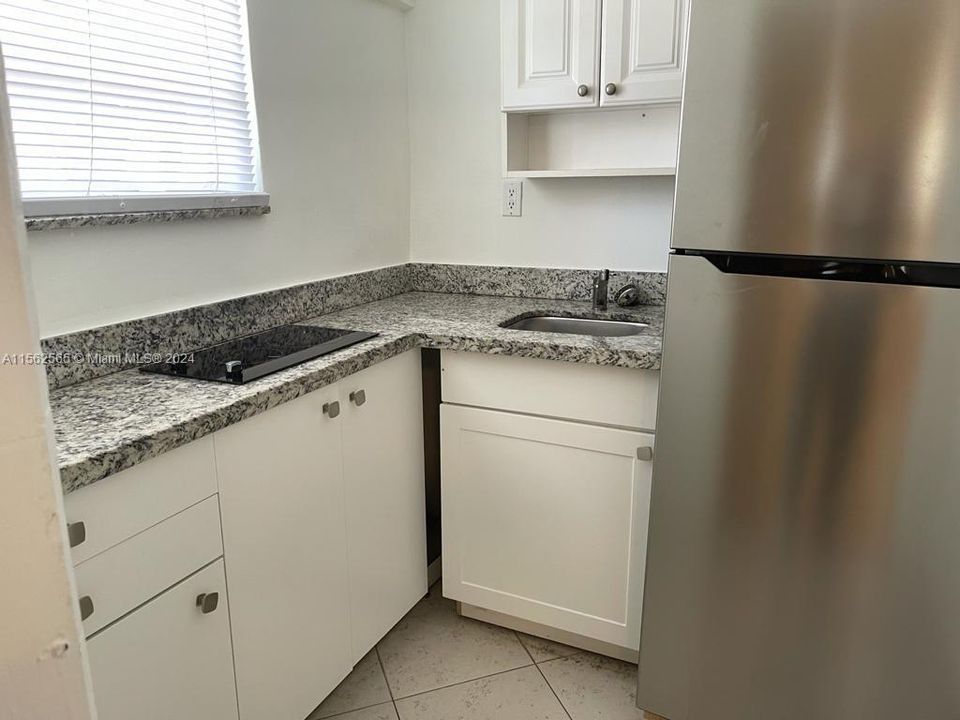 Active With Contract: $1,250 (0 beds, 1 baths, 300 Square Feet)