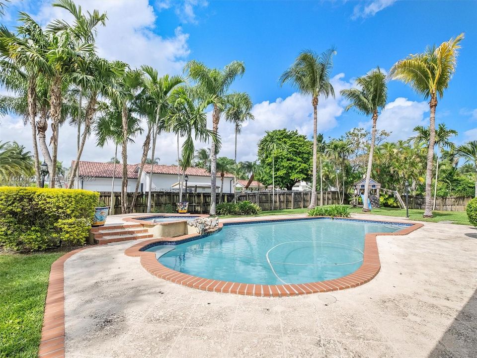 Recently Sold: $1,650,000 (4 beds, 3 baths, 3290 Square Feet)