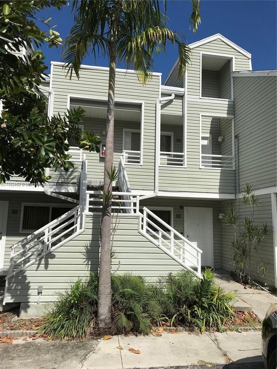 Recently Rented: $2,100 (2 beds, 2 baths, 1096 Square Feet)