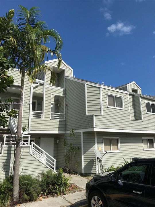 Recently Rented: $2,100 (2 beds, 2 baths, 1096 Square Feet)