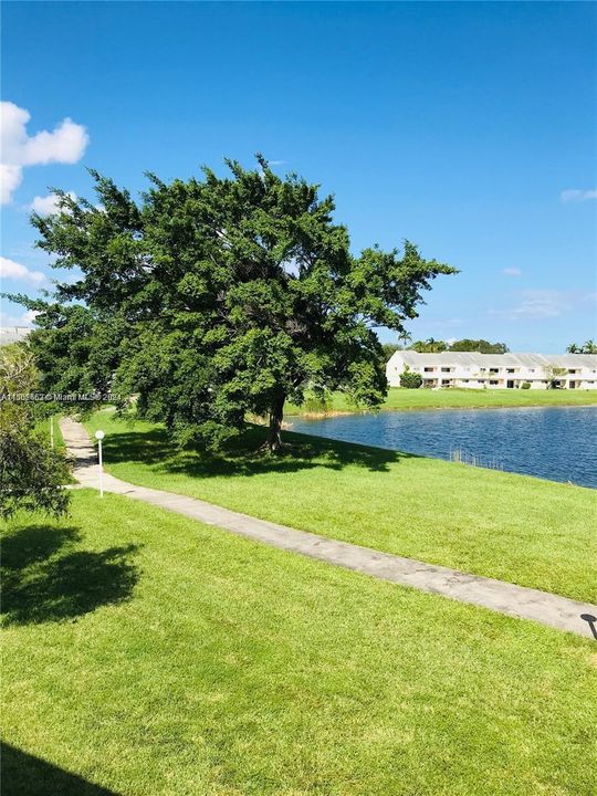 Recently Rented: $2,100 (2 beds, 2 baths, 1096 Square Feet)