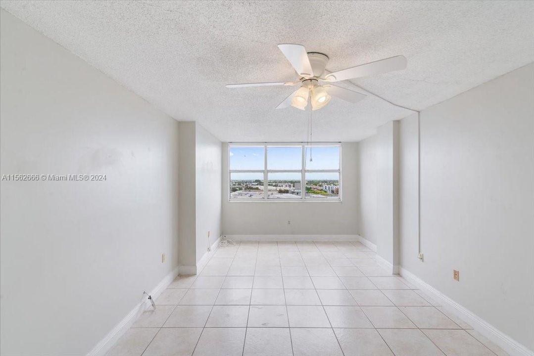 Recently Sold: $210,000 (1 beds, 1 baths, 712 Square Feet)