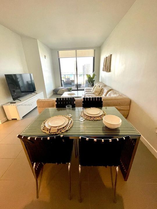 Recently Sold: $450,000 (1 beds, 1 baths, 853 Square Feet)