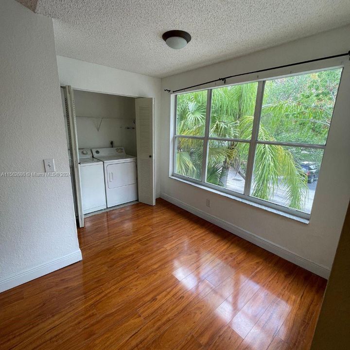Recently Rented: $1,900 (1 beds, 1 baths, 743 Square Feet)