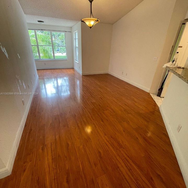 Recently Rented: $1,900 (1 beds, 1 baths, 743 Square Feet)