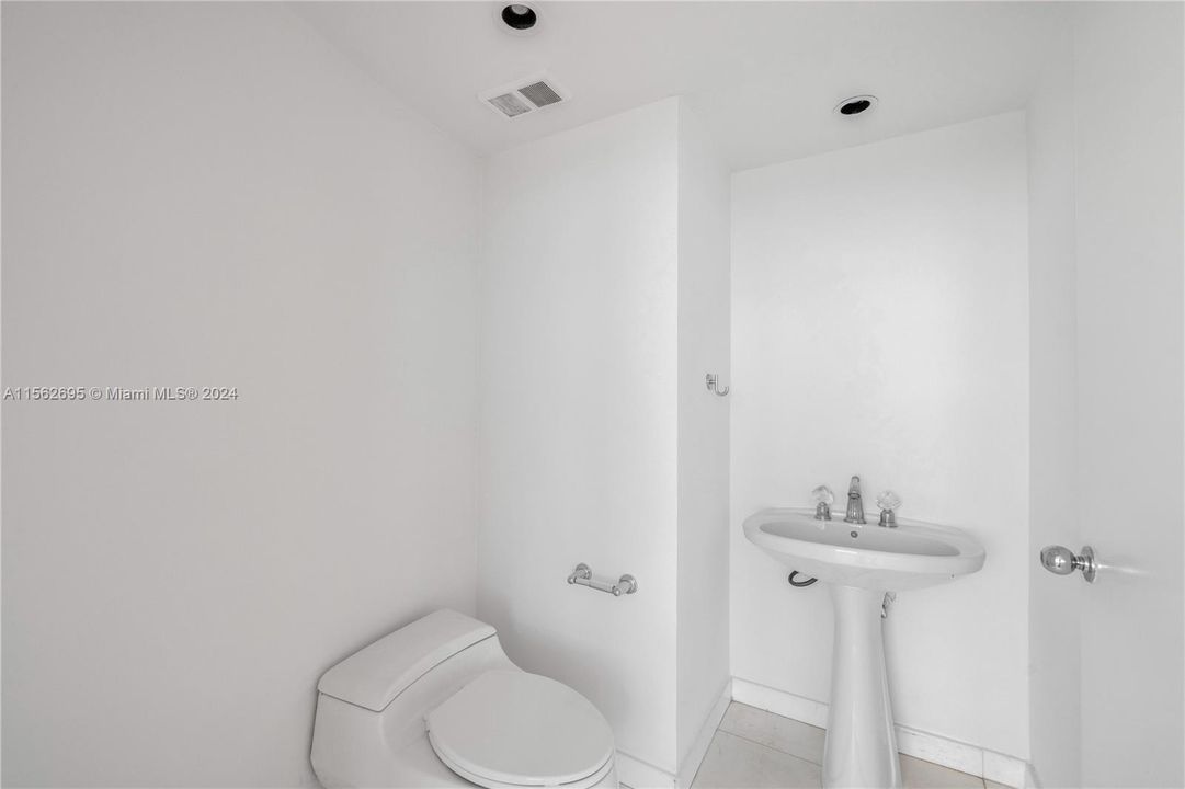 Active With Contract: $4,000 (2 beds, 2 baths, 1763 Square Feet)