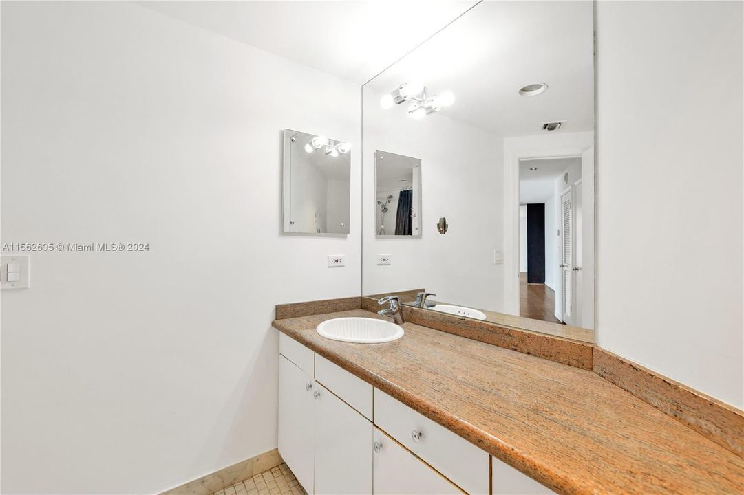 Active With Contract: $4,000 (2 beds, 2 baths, 1763 Square Feet)