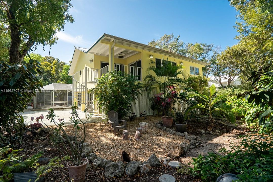 Recently Sold: $1,350,000 (3 beds, 2 baths, 1952 Square Feet)