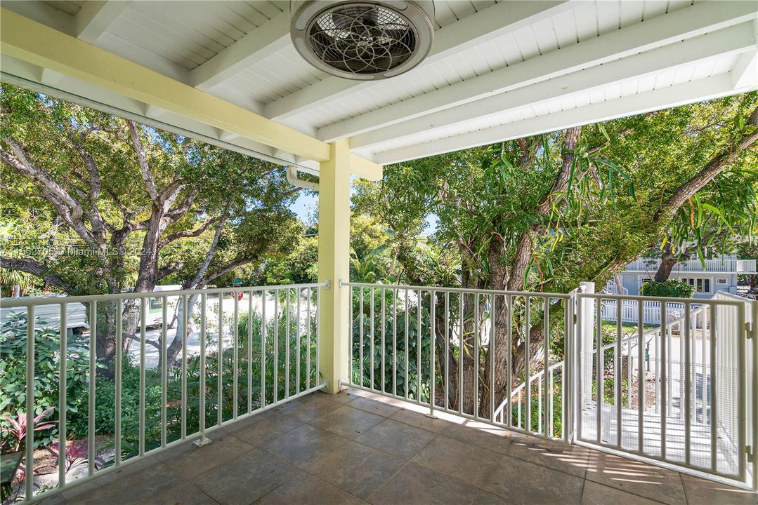 Recently Sold: $1,350,000 (3 beds, 2 baths, 1952 Square Feet)