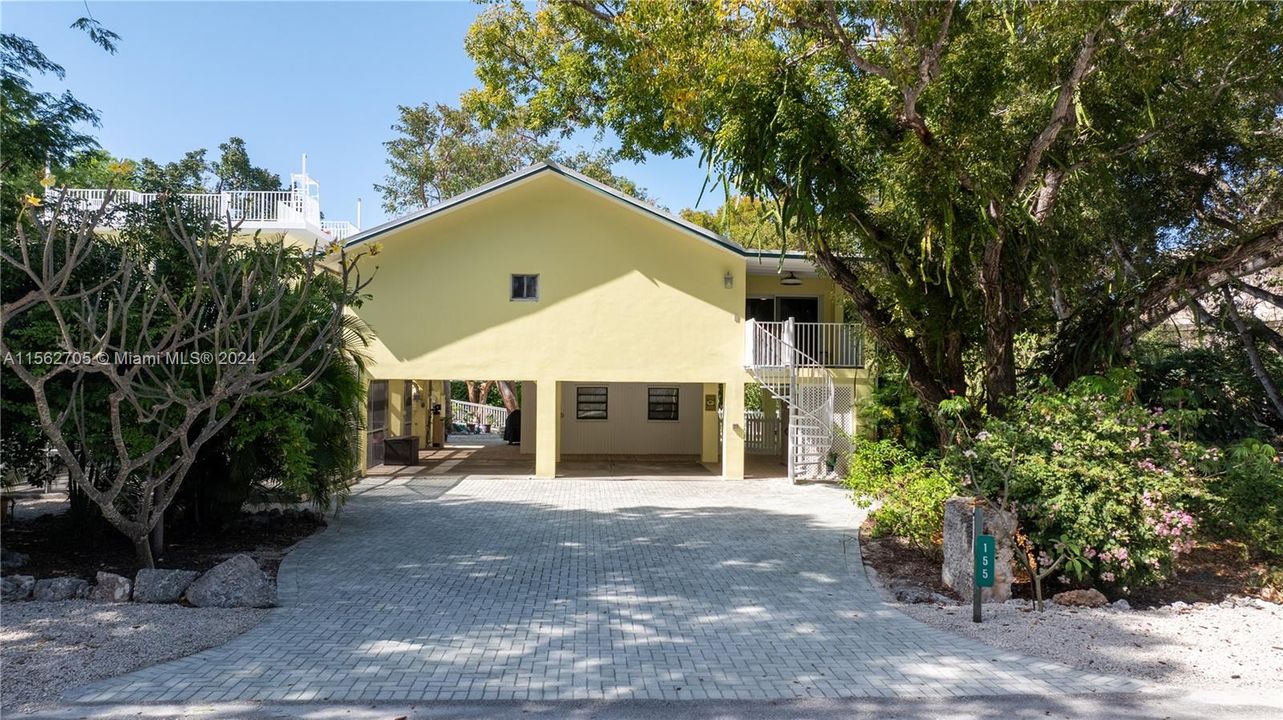 Recently Sold: $1,350,000 (3 beds, 2 baths, 1952 Square Feet)