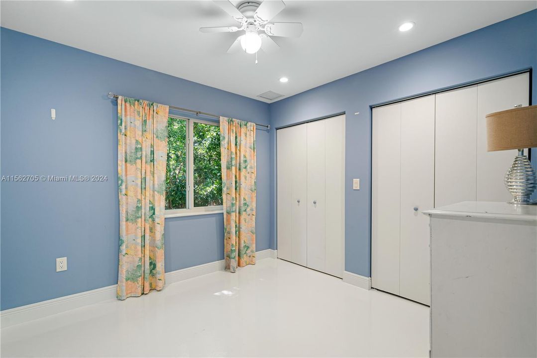 Recently Sold: $1,350,000 (3 beds, 2 baths, 1952 Square Feet)