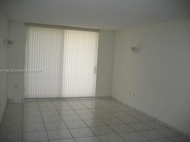 最近租的: $2,000 (1 贝兹, 1 浴室, 810 平方英尺)