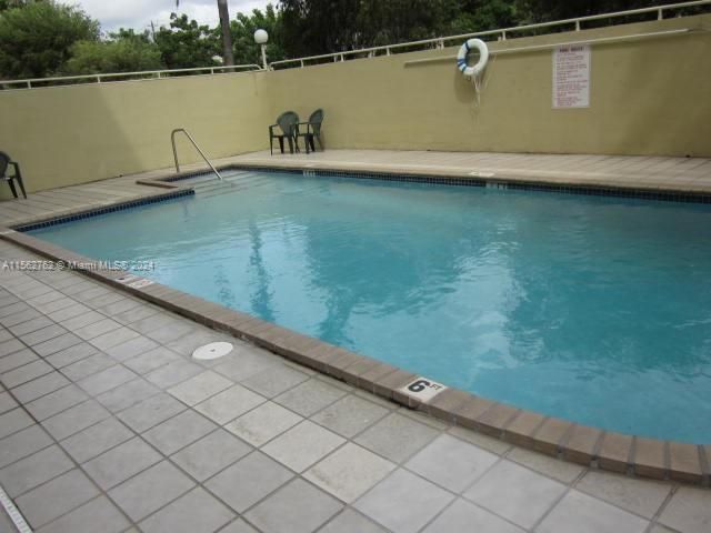 最近租的: $2,000 (1 贝兹, 1 浴室, 810 平方英尺)