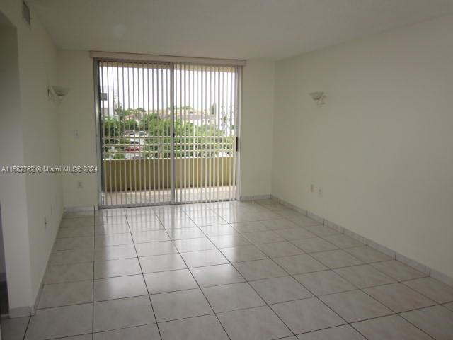 最近租的: $2,000 (1 贝兹, 1 浴室, 810 平方英尺)